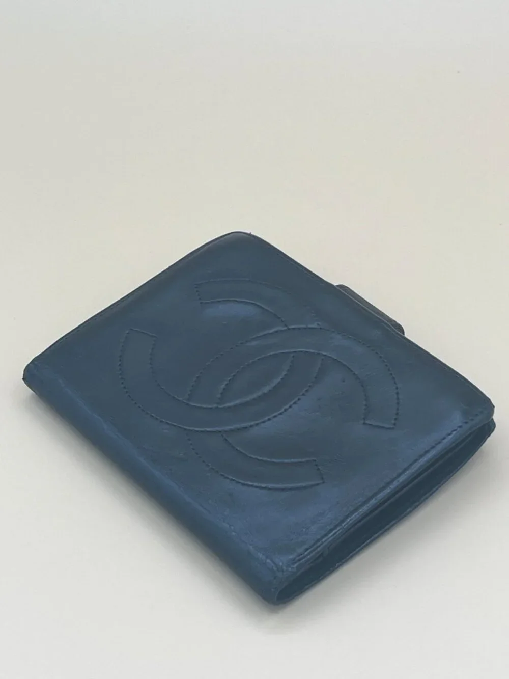 Chanel Black Lambskin CC Logo Compact Wallet Gold Kisslock Frame Snap Tab